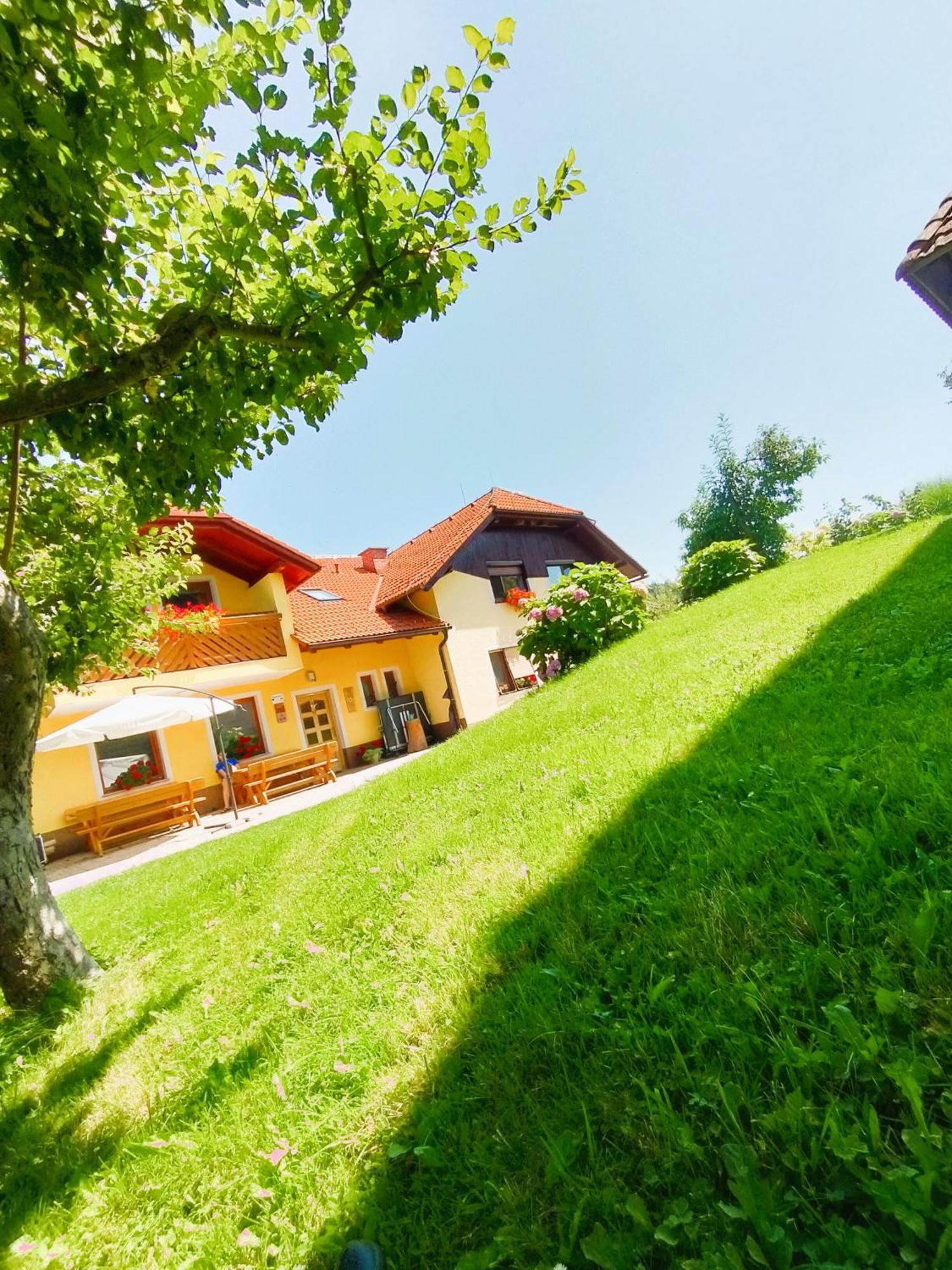 Apartments Organic Tourist Farm Gradisnik Prevalje Zewnętrze zdjęcie