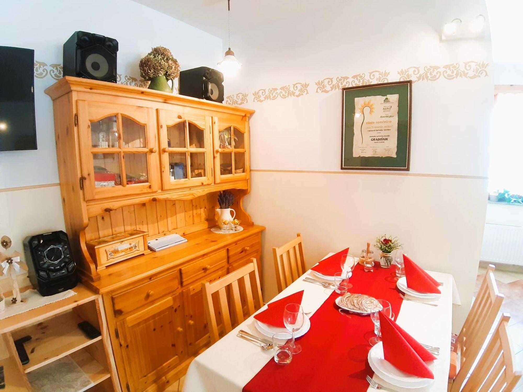 Apartments Organic Tourist Farm Gradisnik Prevalje Zewnętrze zdjęcie