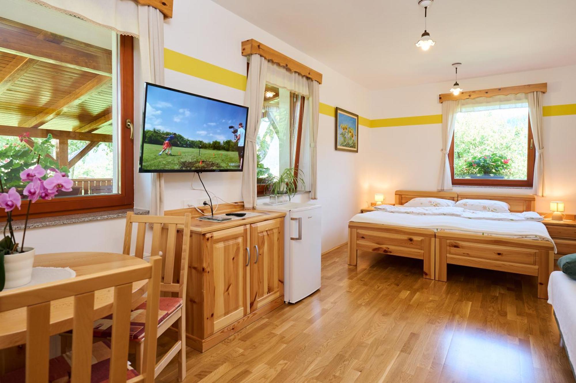 Apartments Organic Tourist Farm Gradisnik Prevalje Zewnętrze zdjęcie